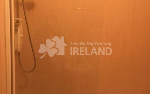 Beautiful Killarney Apartment, Woodlawn Rd.