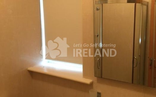 Beautiful Killarney Apartment, Woodlawn Rd.