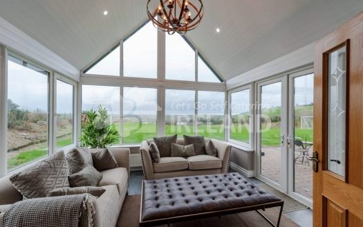 FOUR WINDS ,GLORIOUS IDYLLIC WATERSIDE SETTING