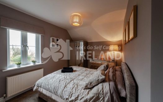 FOUR WINDS ,GLORIOUS IDYLLIC WATERSIDE SETTING