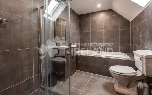 FOUR WINDS ,GLORIOUS IDYLLIC WATERSIDE SETTING