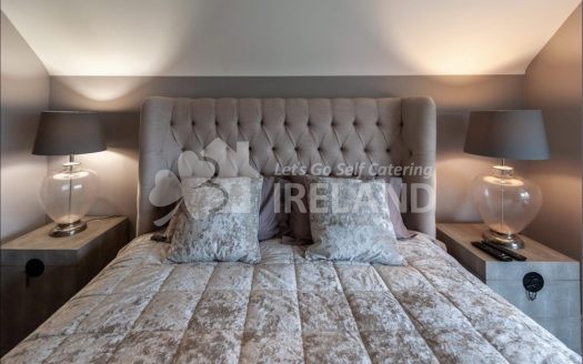 FOUR WINDS ,GLORIOUS IDYLLIC WATERSIDE SETTING