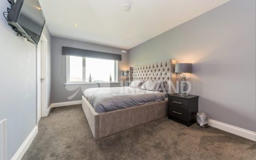 RIVERVIEW ON TOP OF THE WORLD LOOKING DOWN ON THE RIVER