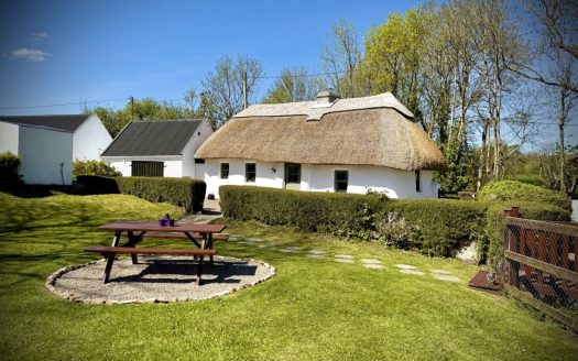 MURPHY’S THATCHED COTTAGE